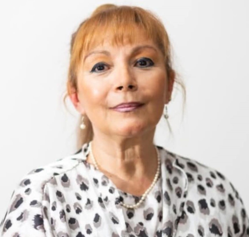 Dra. Julia Paraván