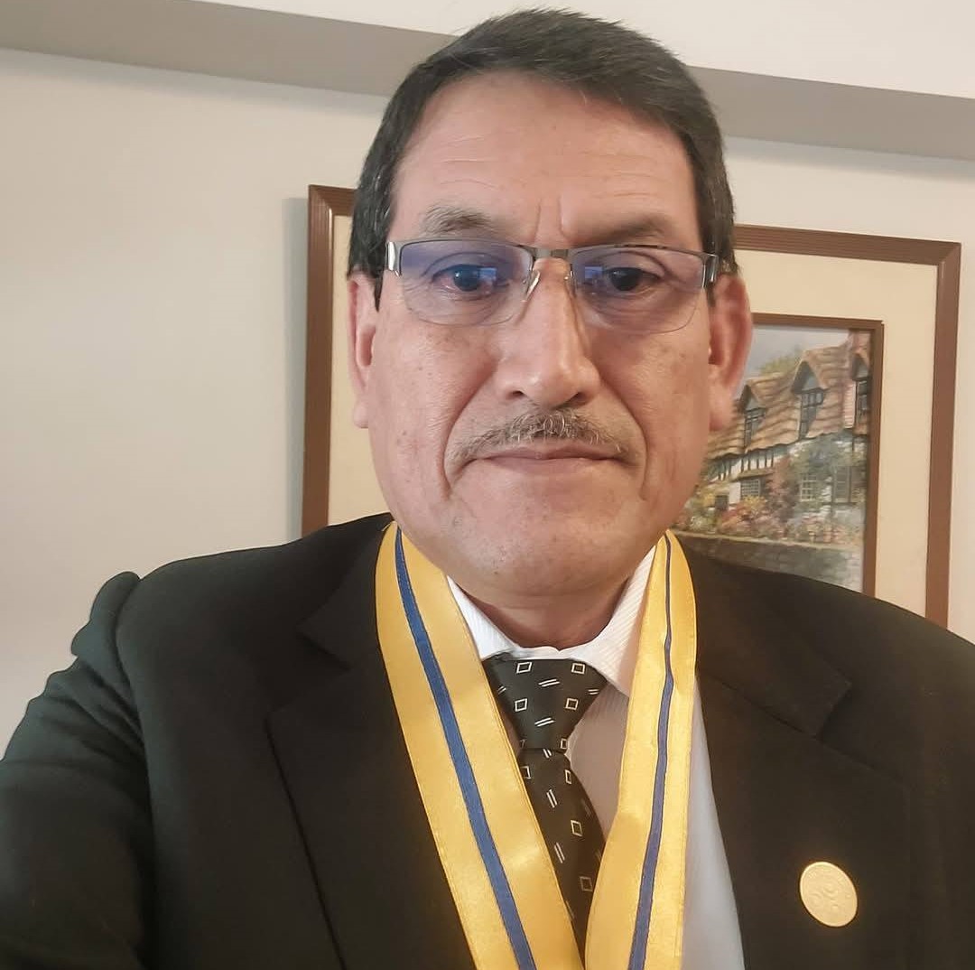 Dr. Roberto Cesar Mallqui Vera
