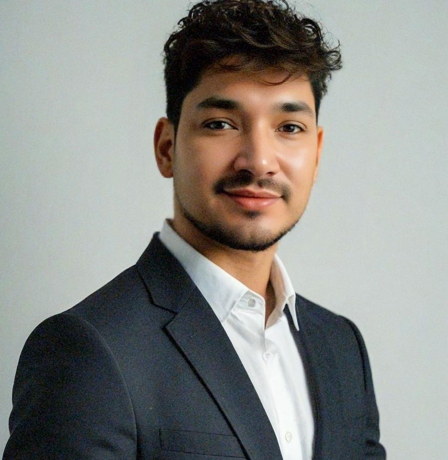 Dr.  Cristian Martínez
