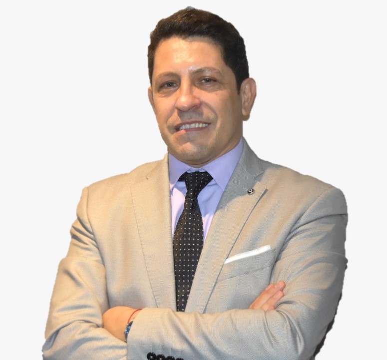 Dr.  Néstor Castillo